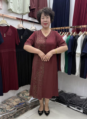 中老年妈妈夏季新款V领真丝撞色时尚连衣裙女2025过膝宽松豹纹裙