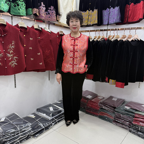 中年妈妈早春款圆领弧形下摆马甲坎肩2026复古流行内搭40岁50套装