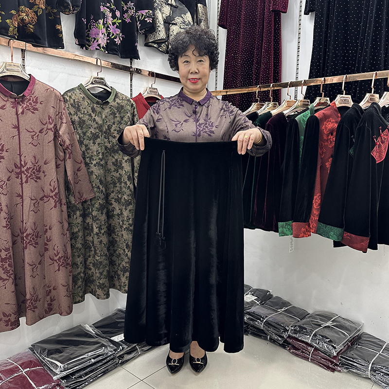 妈妈金丝绒半身裙女2024秋装新款松紧高腰黑色a字伞中裙搭配小衫