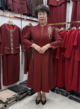 高级感2025新款喜婆婆结婚红色风衣外披中长款丈母娘高贵搭配裙子