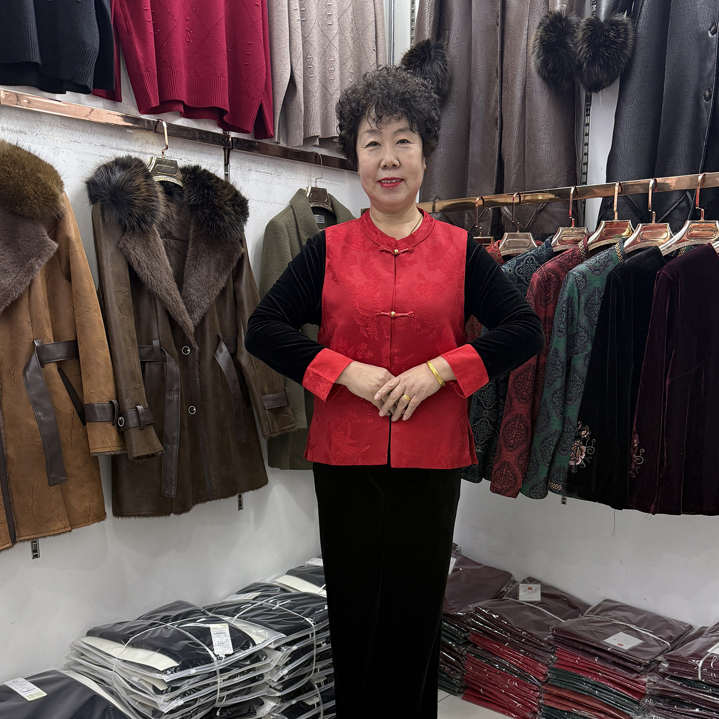 【新年款】中年妈妈圆领真丝马甲外套短款提花喜庆红色坎肩两件套,女装/女士精品,中老年女装,淘宝优惠券,粉丝福利购,淘宝优惠卷