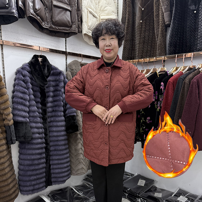 中老年妈妈冬季新款翻领风衣外套女中长款拼接休闲棉服夹克奶奶装