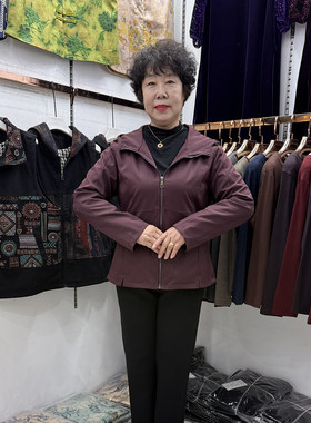 中年妈妈秋季新款休闲连帽风衣外套短款2025纯色40-50岁夹克上衣