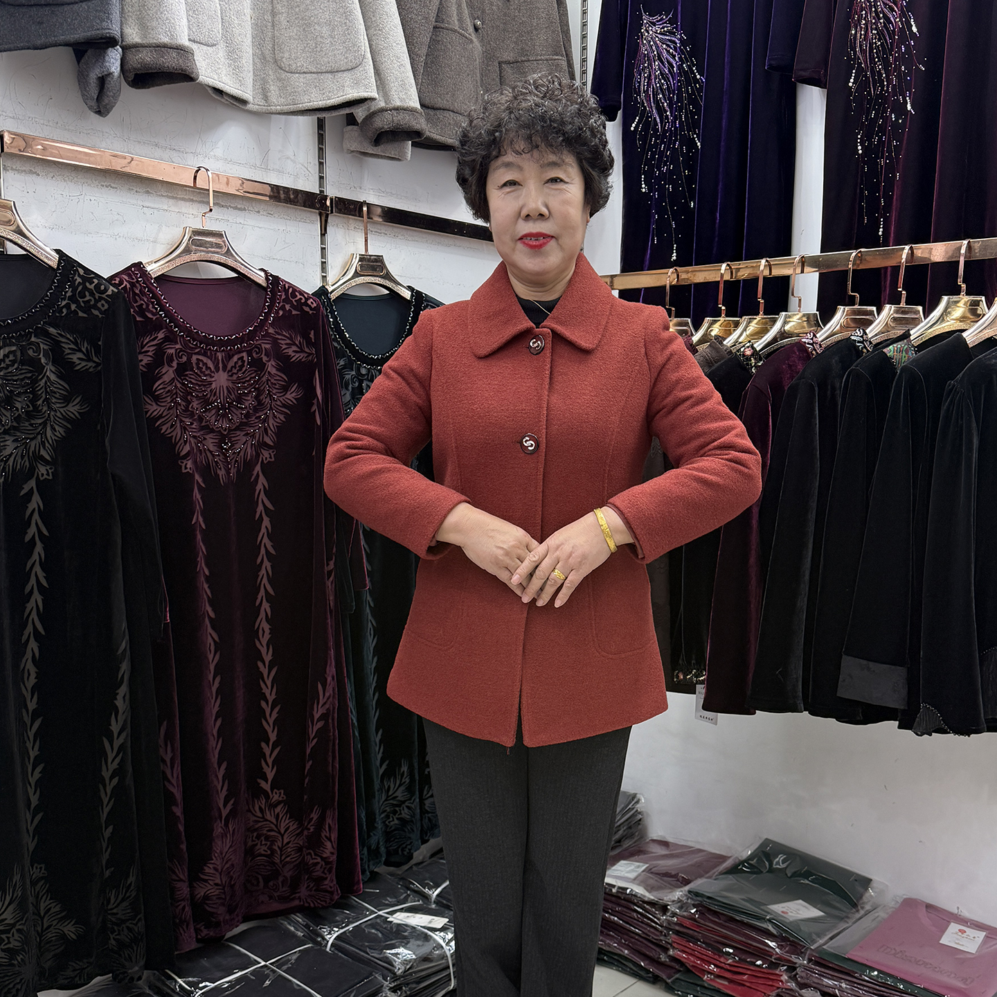 妈妈秋冬新款连帽收腰毛呢外套女小个子50-60岁奶奶厚实大衣中长