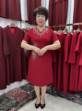 参加婚礼红色连衣裙2023夏天短袖喜婆婆礼服串珠小个子50岁母亲