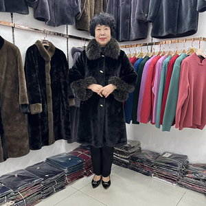 高贵中年妈妈冬天时尚 皮毛一体皮草衣服女50岁阔太太有毛领貂绒