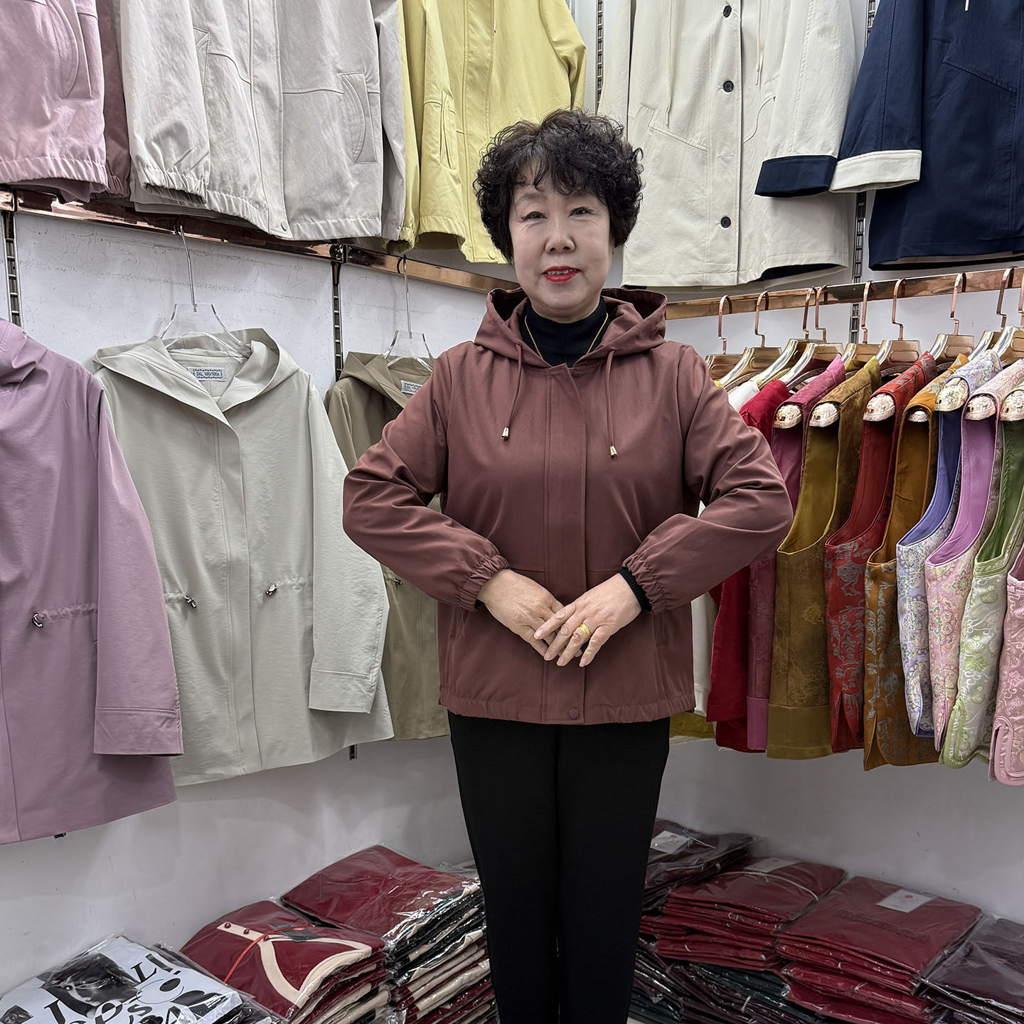 中年妈妈春秋新款休闲连帽夹克外套女小个子纯色40-50岁妇女短款