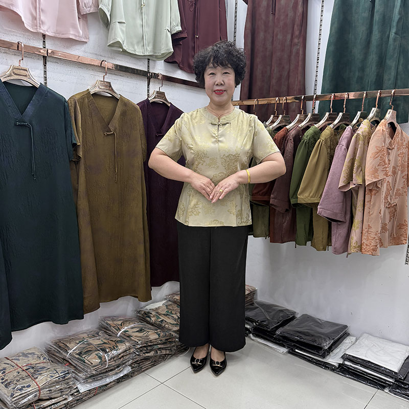 妈妈夏装新中式桑蚕丝圆领渐变色t恤衫短袖2025流行花色洋气套装