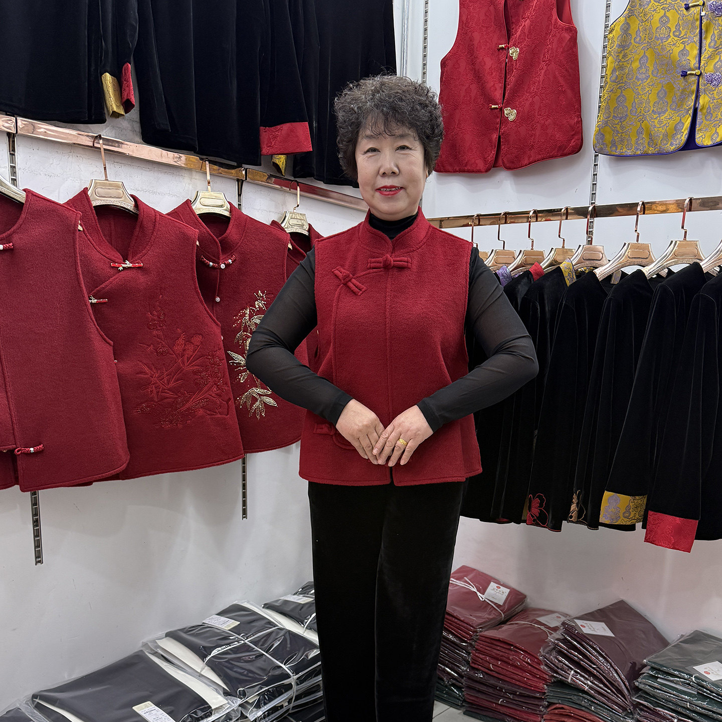 【年货】妈妈新中式唐装红色毛呢马甲背心女2026国风盘扣新年衣服,女装/女士精品,中老年女装,淘宝优惠券,粉丝福利购,淘宝优惠卷