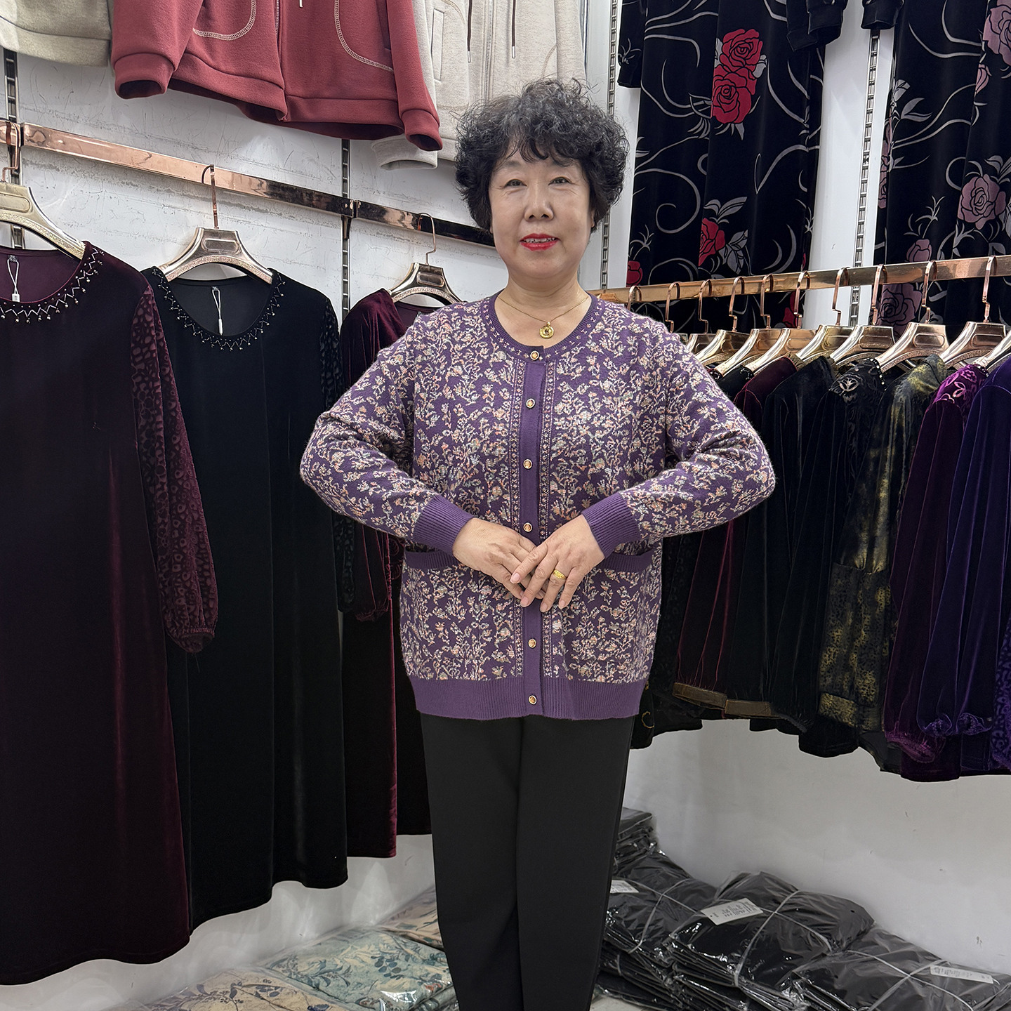 老太太秋冬休闲开衫外套女2025圆领针织开衫奶奶宽松舒适外穿上衣