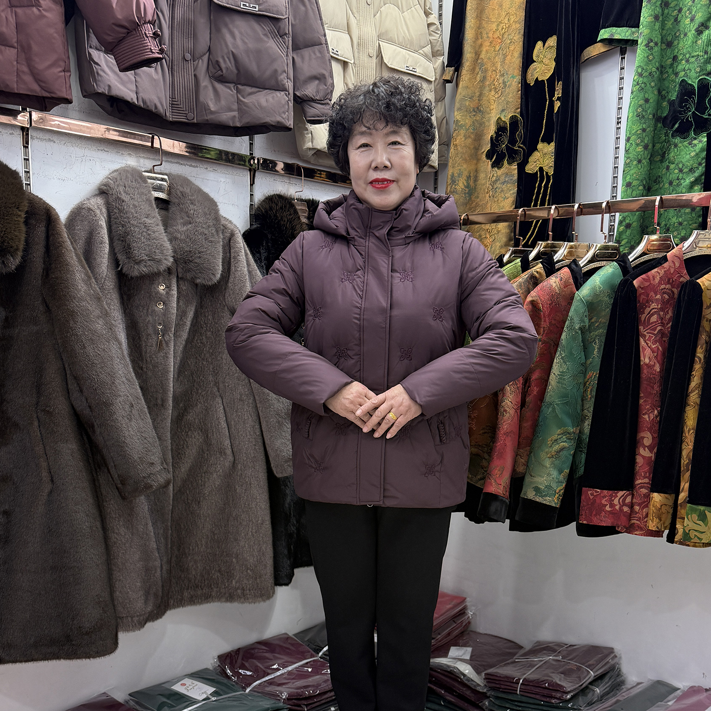 2025冬装新款中老年连帽羽绒服外套女小个子柔软奶奶太太保暖上衣