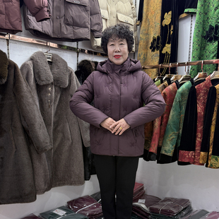 2025冬装新款中老年连帽羽绒服外套女小个子柔软奶奶太太保暖上衣
