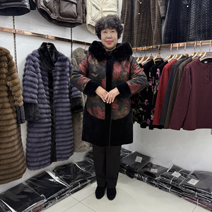 高档妈妈连帽双面穿时尚加厚保暖貂绒外套女小个子皮毛一体挡风衣