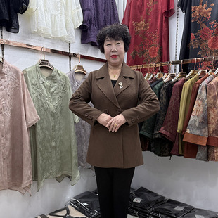 中老年妈妈春装休闲双排扣风衣外套女小个子2025年西装阔太太上衣