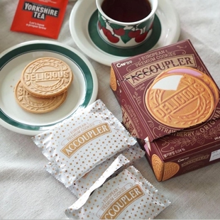 薄饼饼干黄油蛋卷饼干零食 韩国进口cw青右草莓牛奶双味夹心法式