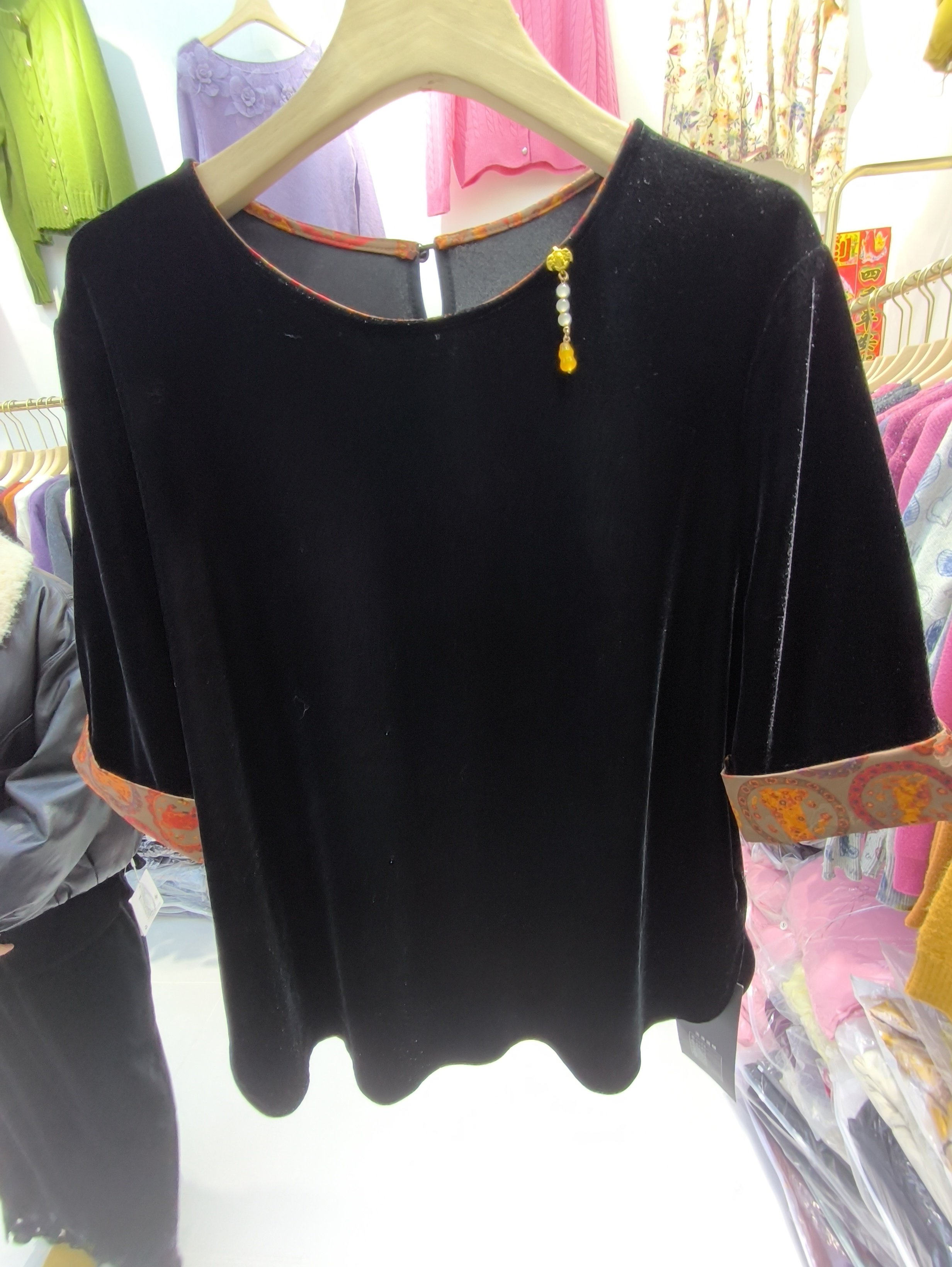 欧洲站小香风珍珠圆领蝴蝶袖金丝绒T恤2026春季精致洋气百搭衬衫