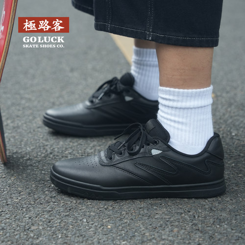 极路客蚁系列雾面黑滑板鞋