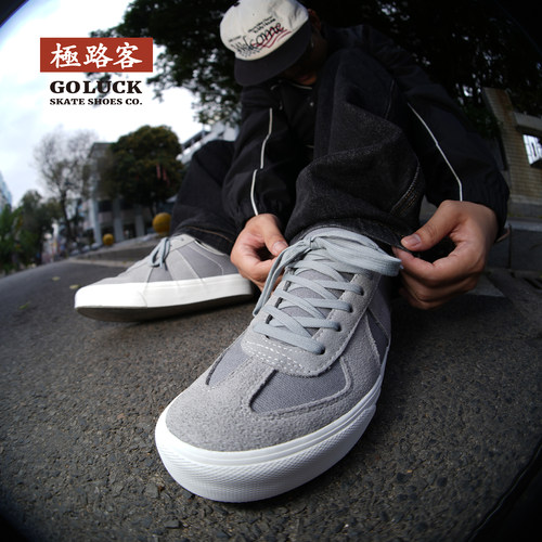 极路客原野灰德训款舒适滑板鞋