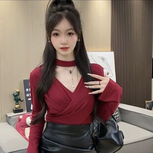 纯欲性感V领挂脖上衣高级感内搭长袖打底衫女早秋新款褶皱红色T恤
