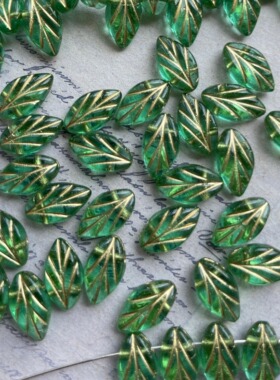 进口捷克透绿描金横孔百搭叶子约11*7mmDIY手工串珠饰品配件散珠