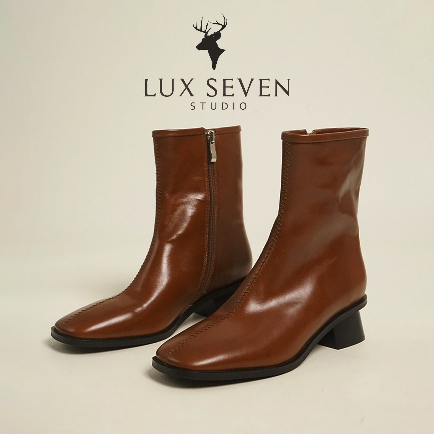 经典方头油蜡真皮棕色靴子短靴