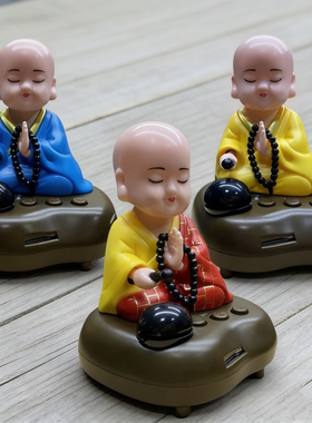 充电式小和尚自带曲目室内小沙弥自动点头太阳能敲木鱼汽车摆件灯