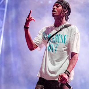 Playboi Carti performs franchement on T恤 潮 街头说唱 tee