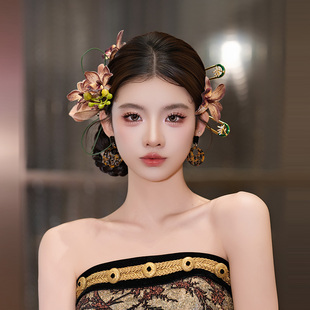 新中式 新娘头饰高级小众手工仿真花朵配饰发簪复古秀禾旗袍配饰品