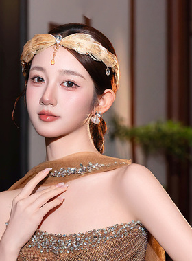 新款新娘头饰复古金羽毛水钻流苏发箍皇冠婚纱礼服敬酒服造型配饰