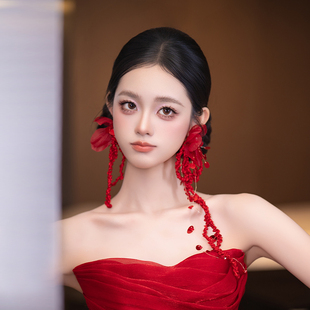 高级感新娘耳饰复古红夸张不规则娟纱流苏亮片婚礼旗袍敬酒服配饰