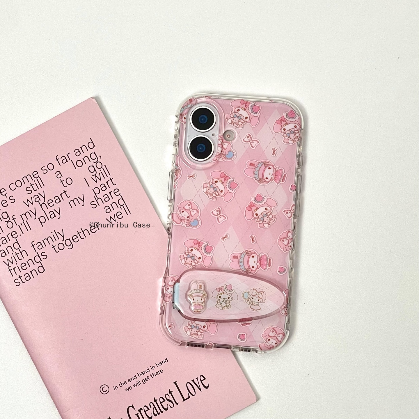 春日部防卫队Fighting｜可爱卡通粉菱格美乐蒂适用苹果16promax手机壳发夹支架创意设计日韩iphone15/14/13