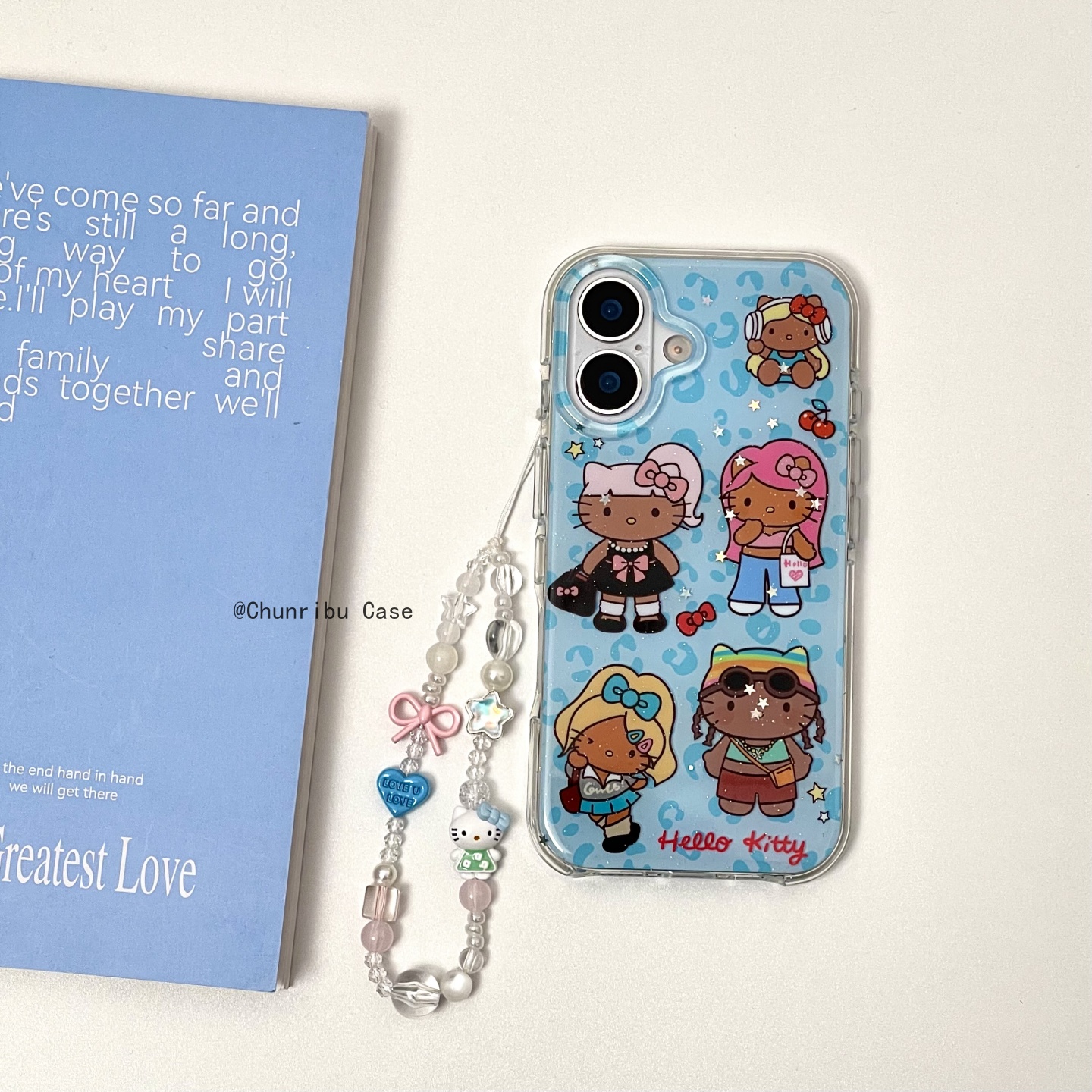 春日部防卫队Fighting｜蓝色豹纹黑皮辣妹hellokitty猫咪可爱卡通适用苹果16promax手机壳挂绳iphone15/14/13