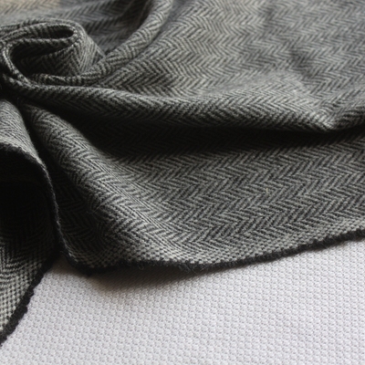 新品羊毛混纺布料色织黑色人字纹中厚秋冬服装面料140*140cm