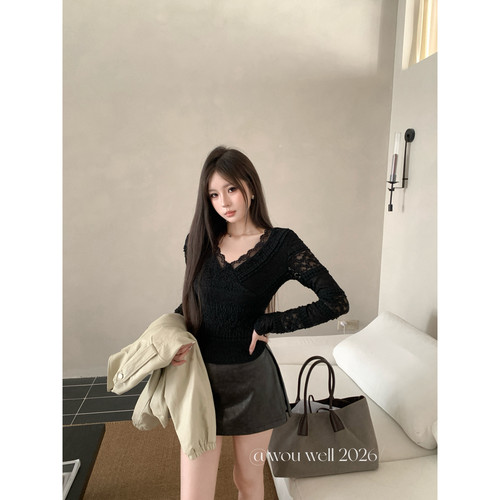 WOU WEII 無尾-秋上新纯欲V领蕾丝小衫小衫86652