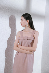 剪裁与面料设计背带连衣裙 牛奶巧克力西装 特价 一朵清新蝴蝶结