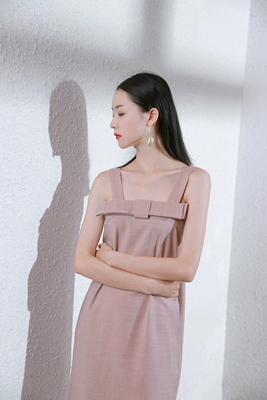 一朵清新蝴蝶结牛奶巧克力设计感