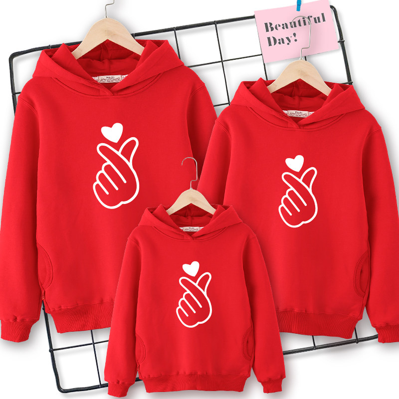 特别的亲子装一家三口秋冬季大码2025新款母子装洋气秋装连帽卫衣