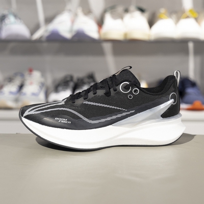 李宁男子跑鞋减震回弹