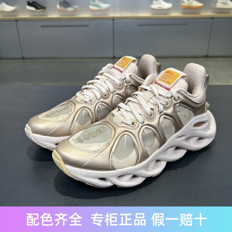 李宁女子减震跑鞋时装周走秀款