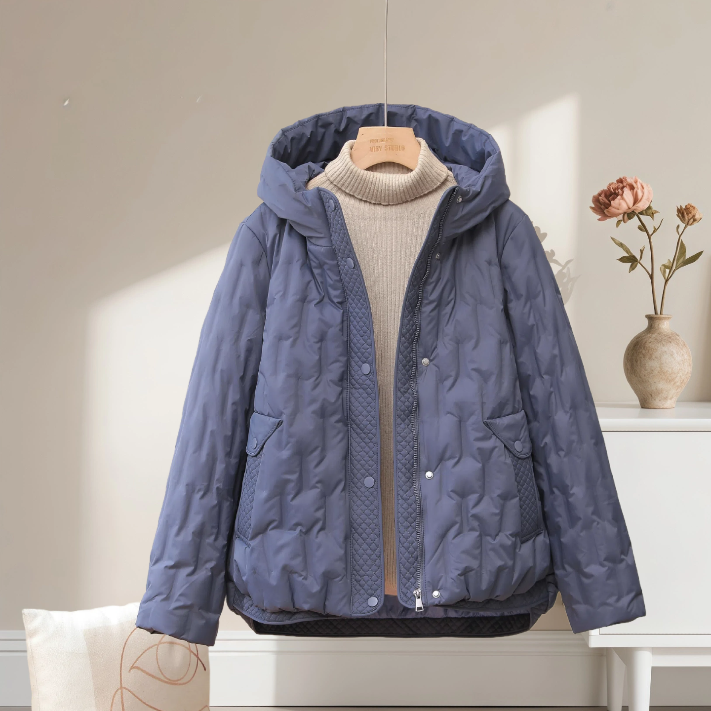 新款轻薄羽绒服女短款连帽外套冬