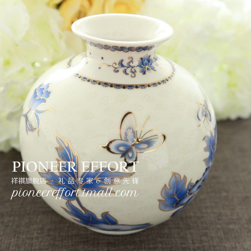 欧式陶瓷白底蓝花花瓶摆件装饰工艺品直径16cm高17cm包邮