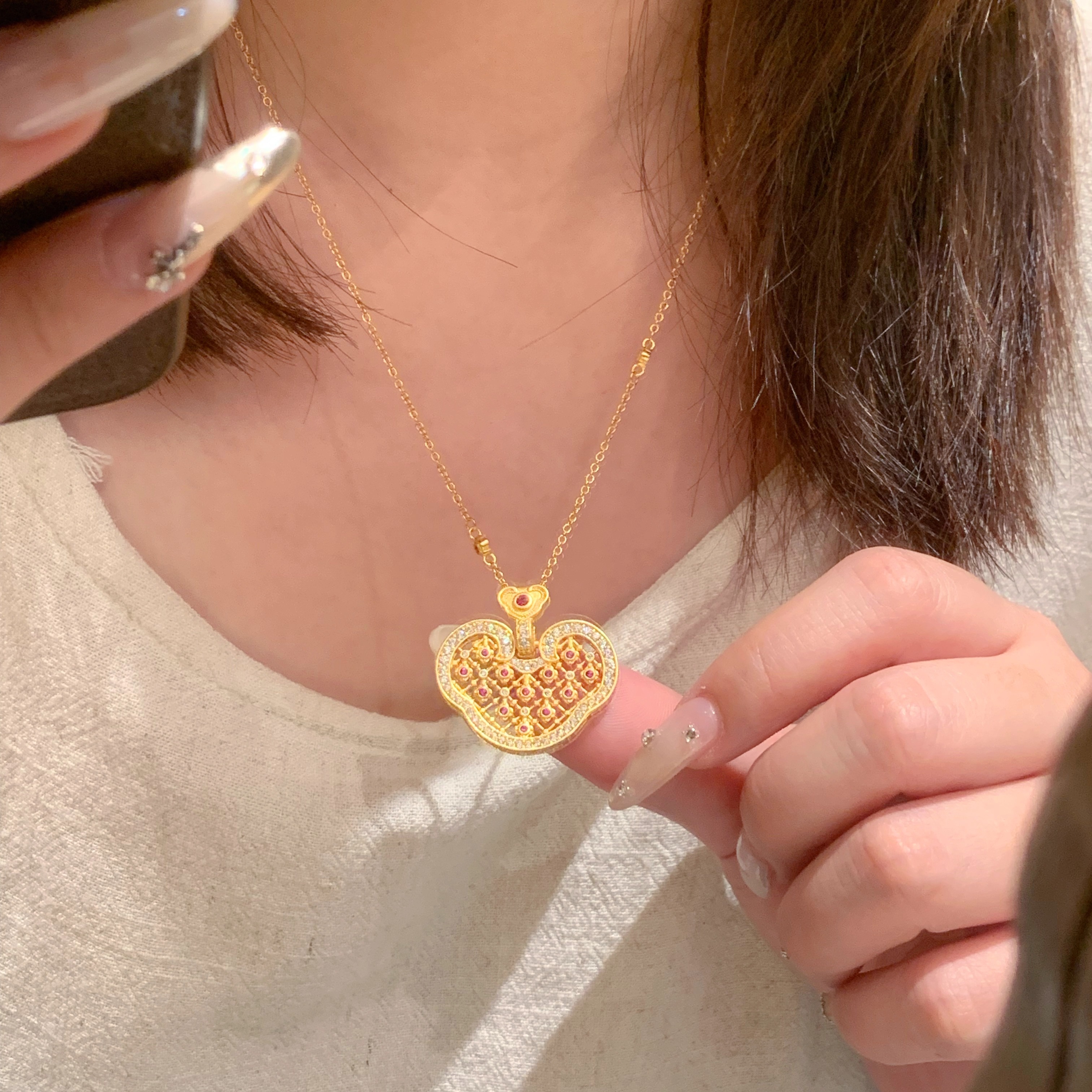 paula时序 新中式国潮风丨许妍同款镂空点钻祥云如意锁包项链S062