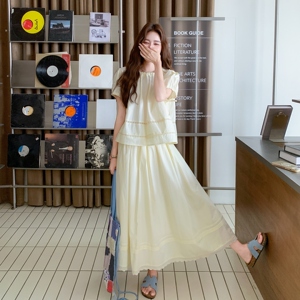 夏日甜美穿搭套装女2025新款浅黄色圆领娃娃衫半身裙超好看两件套图片
