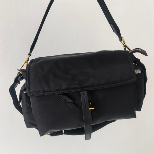 邮差包包女式2025新款斜挎包单肩包腋下手提包倒三角标纯原单外贸