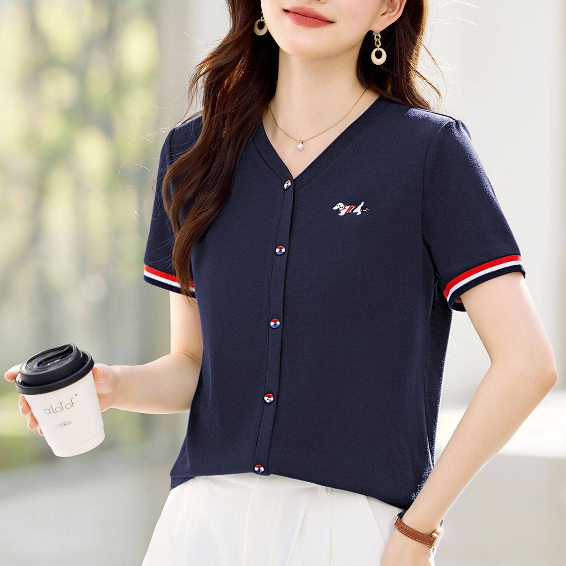 刺绣v领短袖T恤女2026新款夏季爆款设计感修身显瘦洋气正肩薄上衣