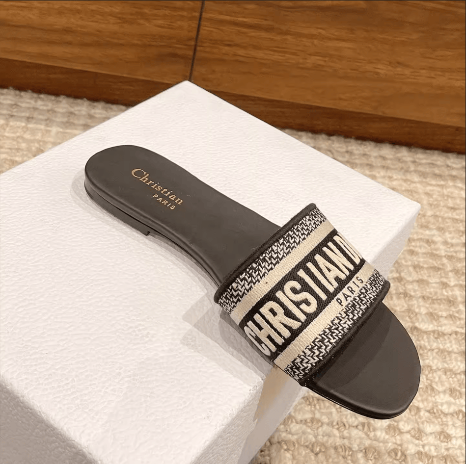 2024夏秋新款百搭外穿刺绣网红喜