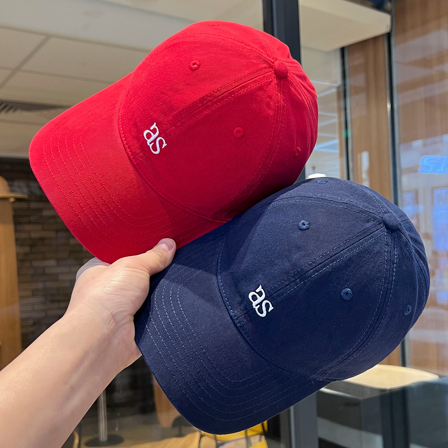 显白红色藏青色棒球帽男女百搭春夏简约字母显脸小鸭舌帽遮阳帽子
