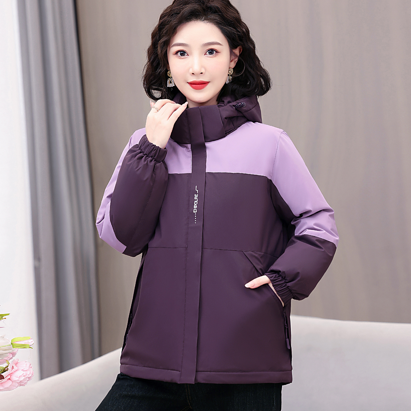 新款冬季棉服女妈妈装宽松夹棉洋气冲锋衣中老年棉袄外套冬装棉衣