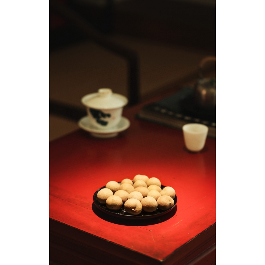 紫光檀镶嵌黄杨木拐子如意纹果盘