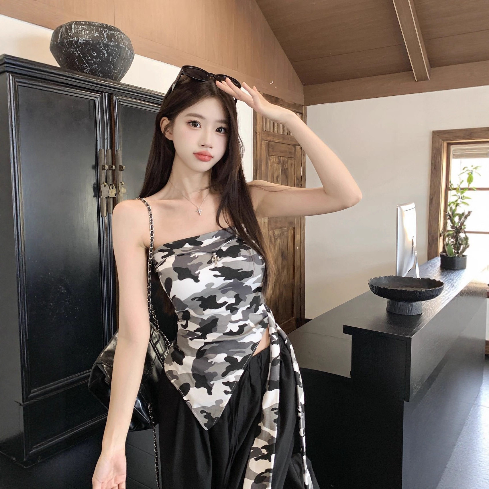 66033#夏季新款辣妹性感不对称吊带迷彩设计下摆荷叶边无袖上衣